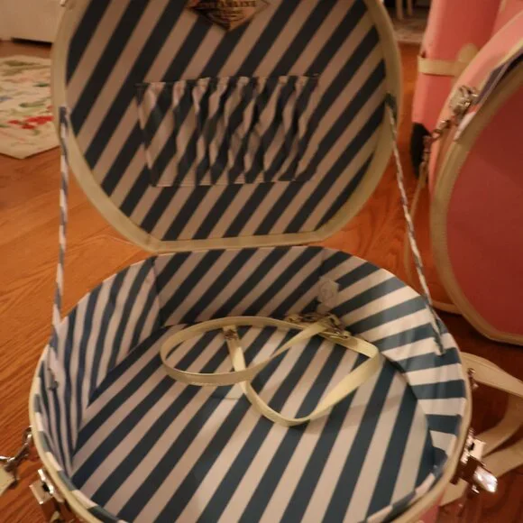 4-Piece Steamline Luggage Set, Large suitcase, carryon suitcase,  two hatboxes - Picture 5 of 16